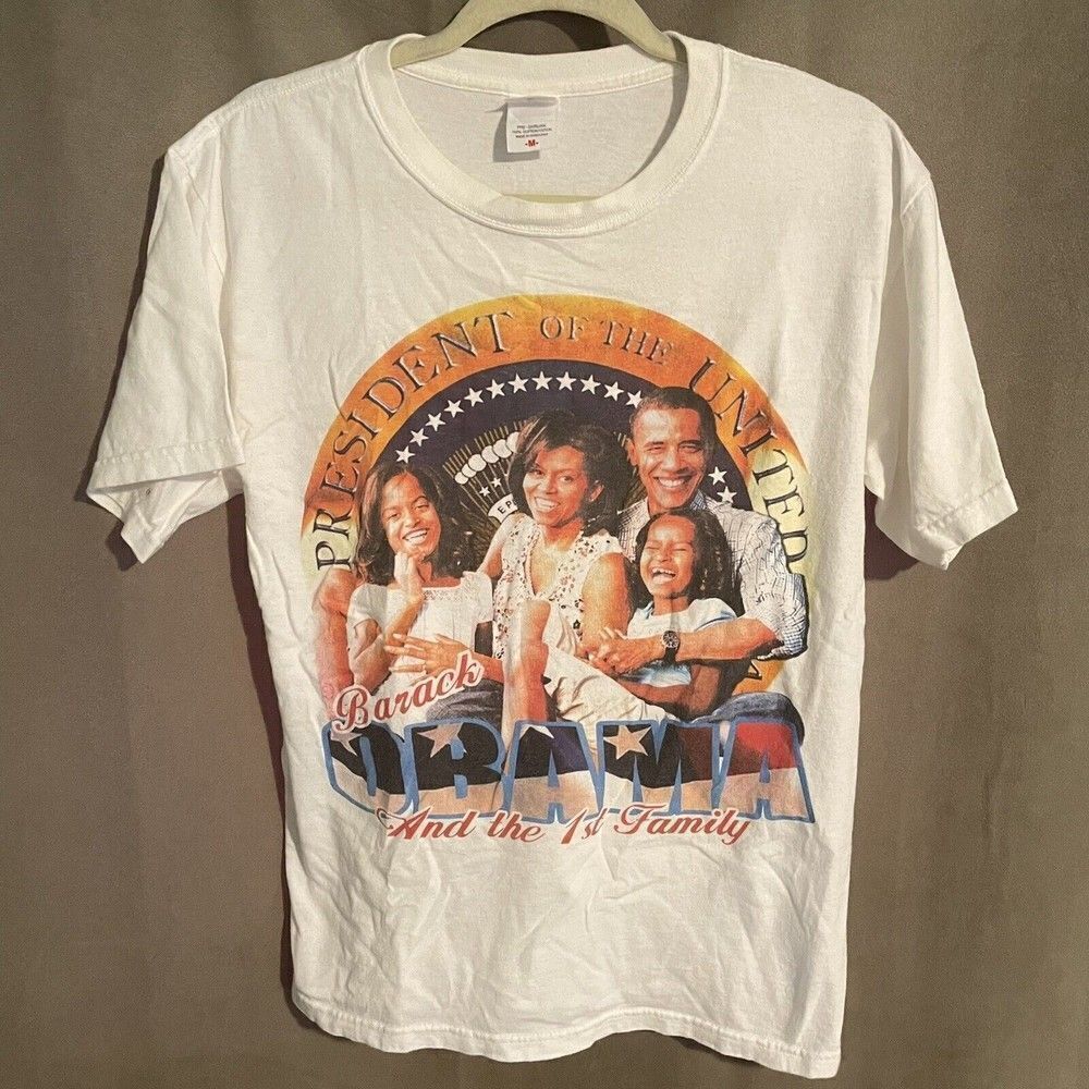 President Obama and Family Graphic White Tee Cotton Shirt Men's Size Medium